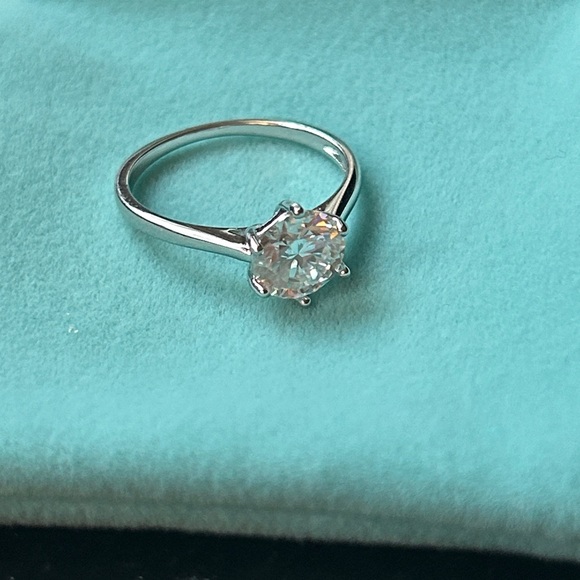 Certified 2.0 CT Moissanite solitaire ring size 9 - Picture 1 of 7